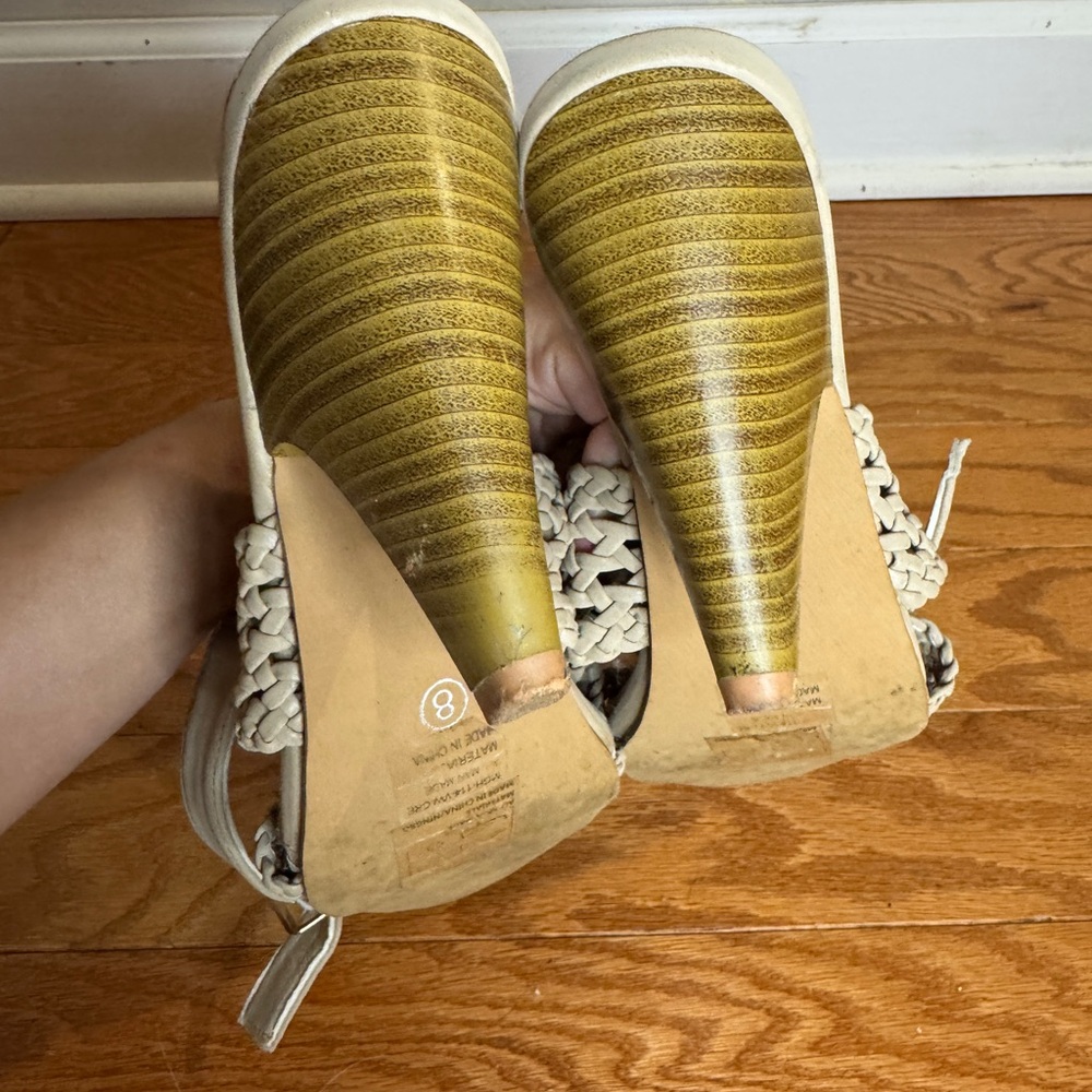 Elegant Beige Woven Women's heels - Picture 6 of 8